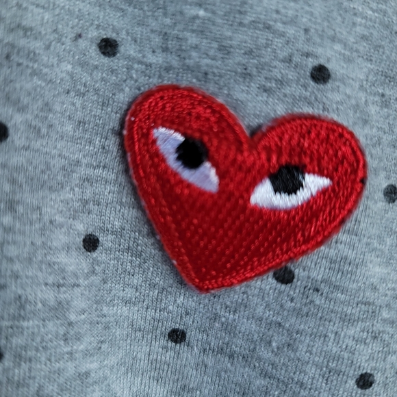 !!!!Host pick!!!!COMME DES GARCONS PLAY Cotton Red Emblem Dot Tee MSRP C$233.64 - Picture 3 of 10